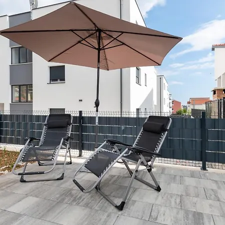 Tomy Apartment *