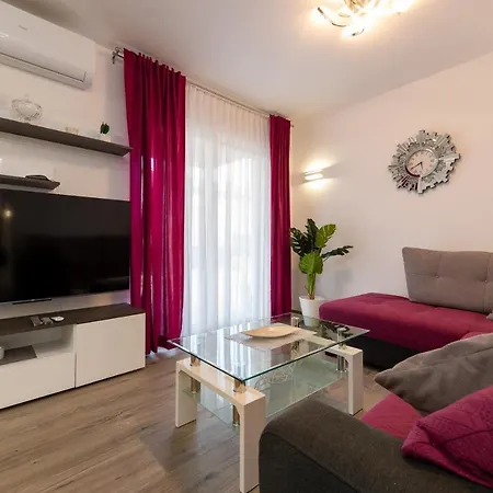 Apartament Tomy