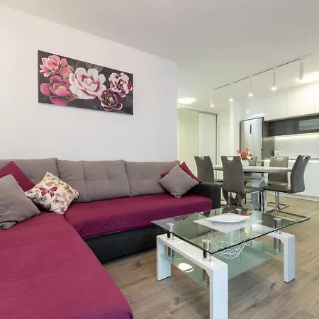 Apartament Tomy