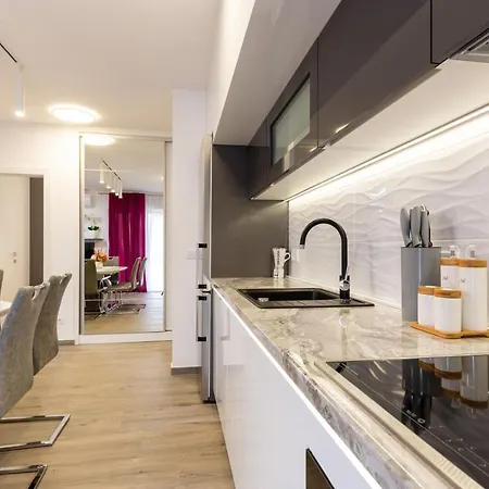 Tomy Apartment *