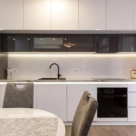 Tomy Διαμέρισμα Τρογκίρ