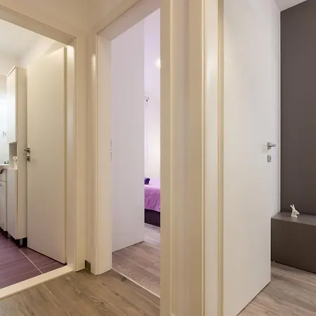 Tomy Διαμέρισμα Τρογκίρ