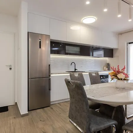 Tomy Apartment *