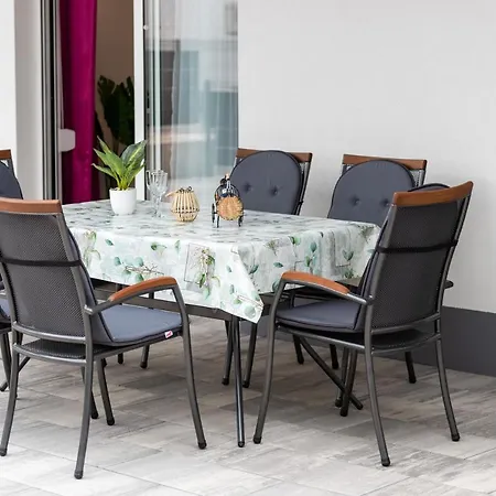 Tomy Apartament *